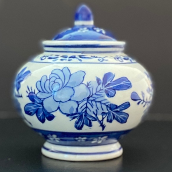 Vintage Seymour Mann China Blue Small Ginger Jar